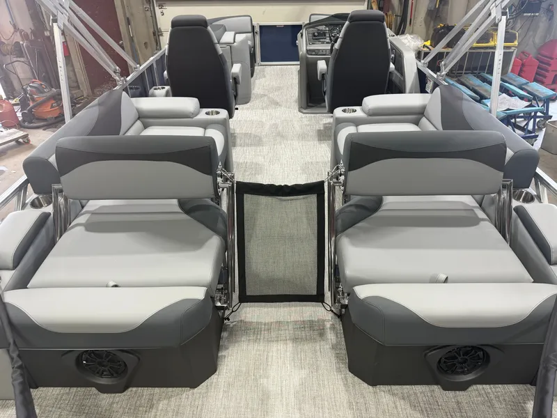 Slide: The Image of Tahoe LTZ 2385 Quad Lounge Shift SS & Honda 4-Stroke EFI 2026 - 7