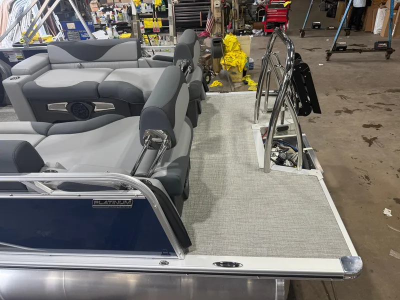 Slide: The Image of Tahoe LTZ 2385 Quad Lounge Shift SS & Honda 4-Stroke EFI 2026 - 5