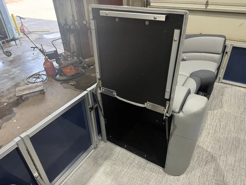 Slide: The Image of Tahoe LTZ 2385 Quad Lounge Shift SS & Honda 4-Stroke EFI 2026 - 27