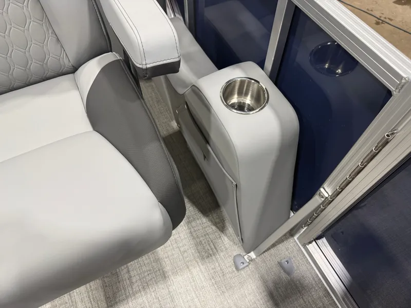 Slide: The Image of Tahoe LTZ 2385 Quad Lounge Shift SS & Honda 4-Stroke EFI 2026 - 25