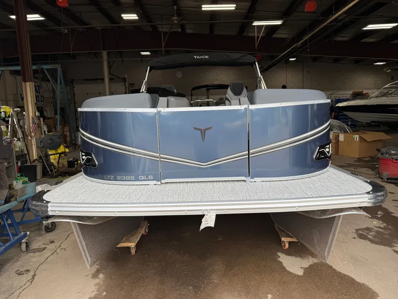 Slide: The Image of Tahoe LTZ 2385 Quad Lounge Shift SS & Honda 4-Stroke EFI 2026 - 30