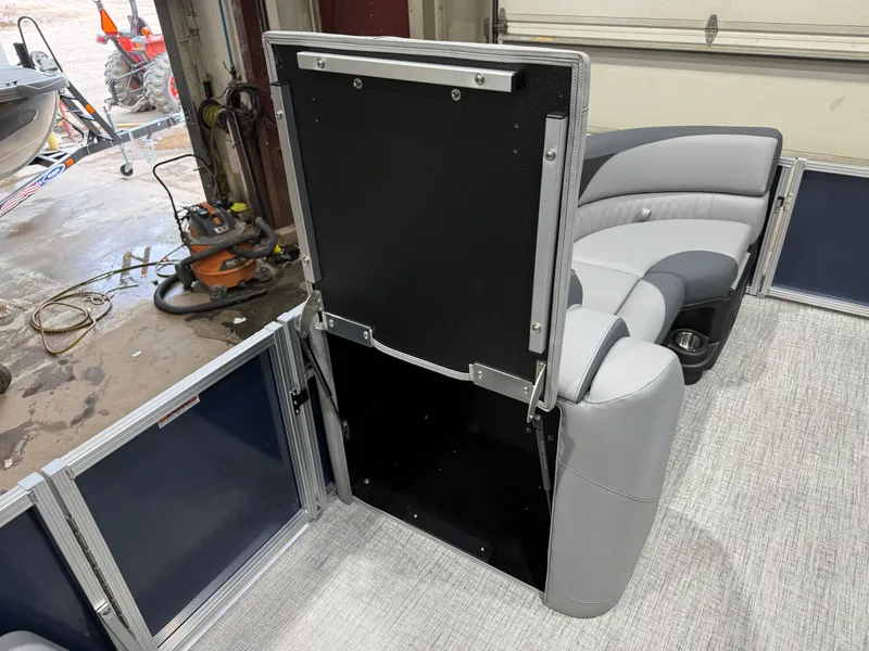 Slide: The Image of Tahoe LTZ 2385 Quad Lounge Shift SS & Honda 4-Stroke EFI 2026 - 25