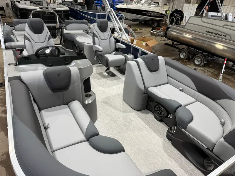 Slide: The Image of Tahoe LTZ 2385 Quad Lounge Shift SS & Honda 4-Stroke EFI 2026 - 29