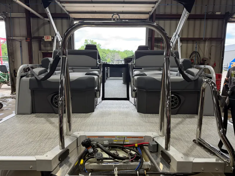 Slide: The Image of Tahoe LTZ 2385 Quad Lounge Shift SS & Honda 4-Stroke EFI 2026 - 39