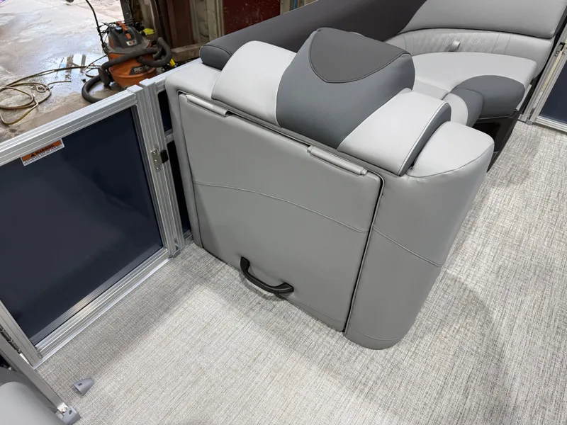 Slide: The Image of Tahoe LTZ 2385 Quad Lounge Shift SS & Honda 4-Stroke EFI 2026 - 24