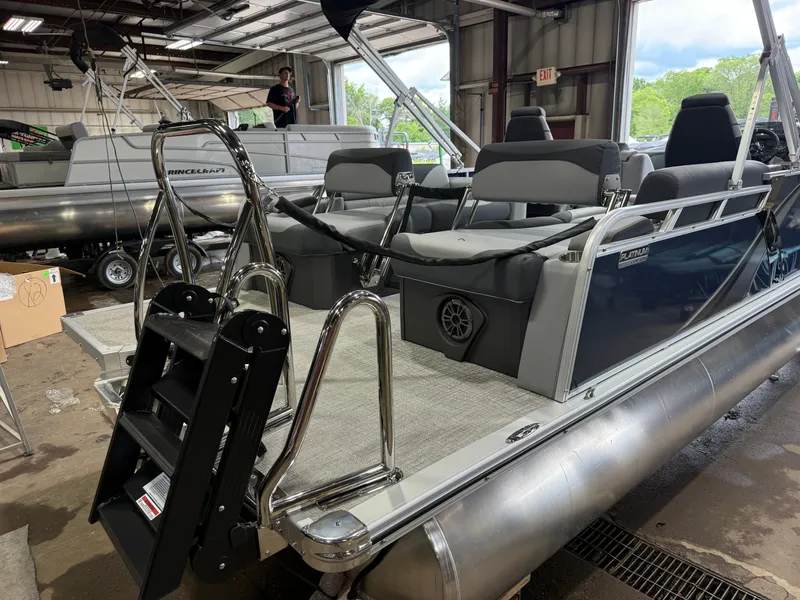 Slide: The Image of Tahoe LTZ 2385 Quad Lounge Shift SS & Honda 4-Stroke EFI 2026 - 40