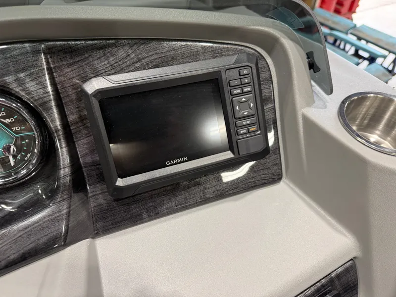 Slide: The Image of Tahoe LTZ 2385 Quad Lounge Shift SS & Honda 4-Stroke EFI 2026 - 16