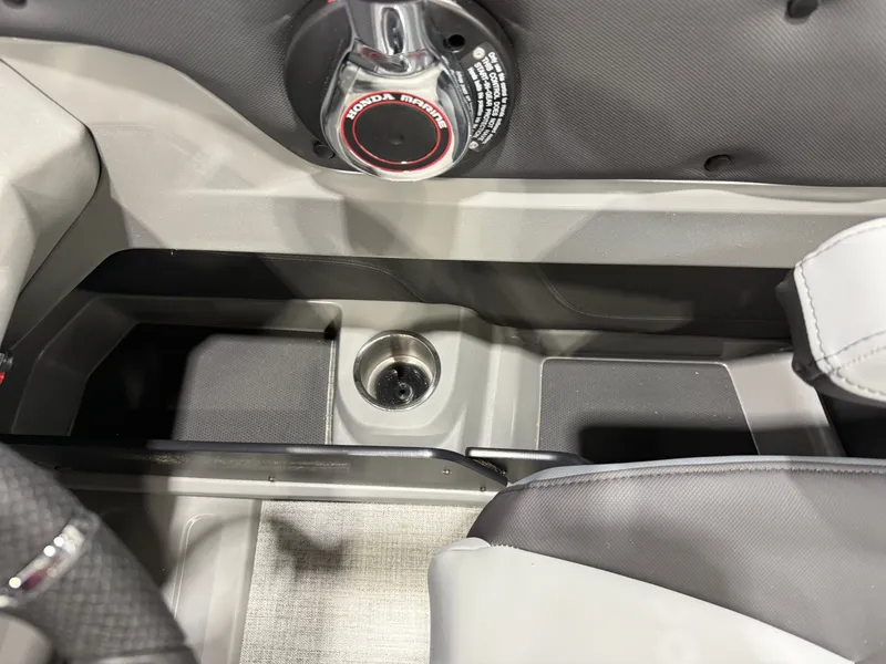 Slide: The Image of Tahoe LTZ 2385 Quad Lounge Shift SS & Honda 4-Stroke EFI 2026 - 17