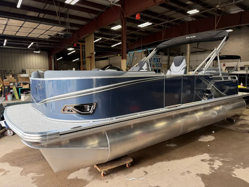 Slide: The Image of Tahoe LTZ 2385 Quad Lounge Shift SS & Honda 4-Stroke EFI 2026 - 33