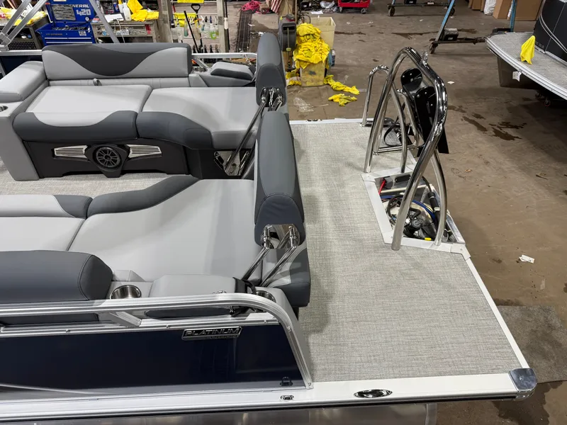 Slide: The Image of Tahoe LTZ 2385 Quad Lounge Shift SS & Honda 4-Stroke EFI 2026 - 5