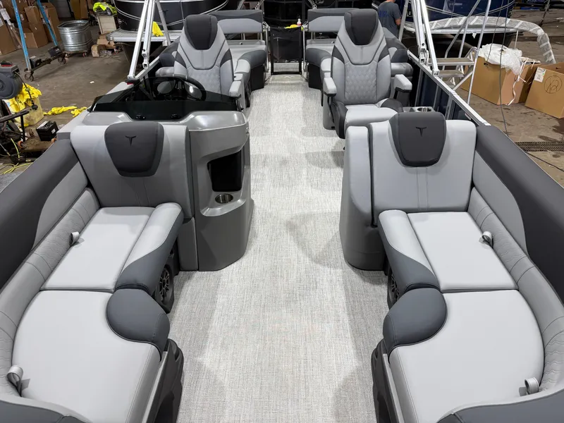 Slide: The Image of Tahoe LTZ 2385 Quad Lounge Shift SS & Honda 4-Stroke EFI 2026 - 8