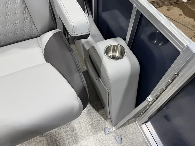 Slide: The Image of Tahoe LTZ 2385 Quad Lounge Shift SS & Honda 4-Stroke EFI 2026 - 23