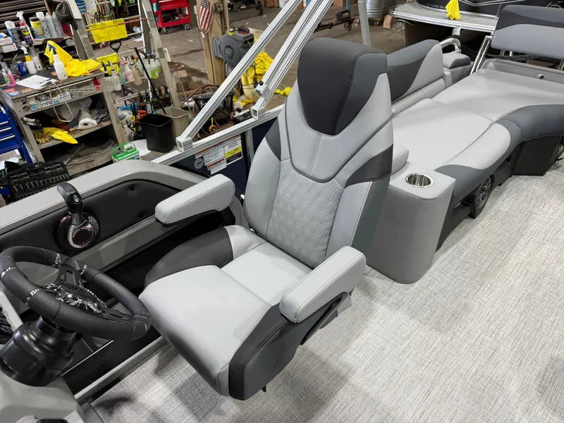 Slide: The Image of Tahoe LTZ 2385 Quad Lounge Shift SS & Honda 4-Stroke EFI 2026 - 13