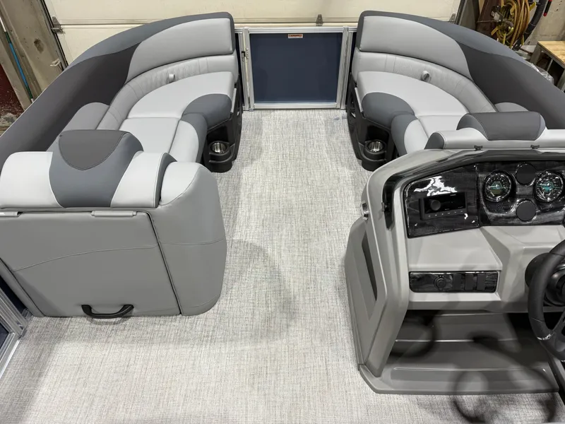 Slide: The Image of Tahoe LTZ 2385 Quad Lounge Shift SS & Honda 4-Stroke EFI 2026 - 26