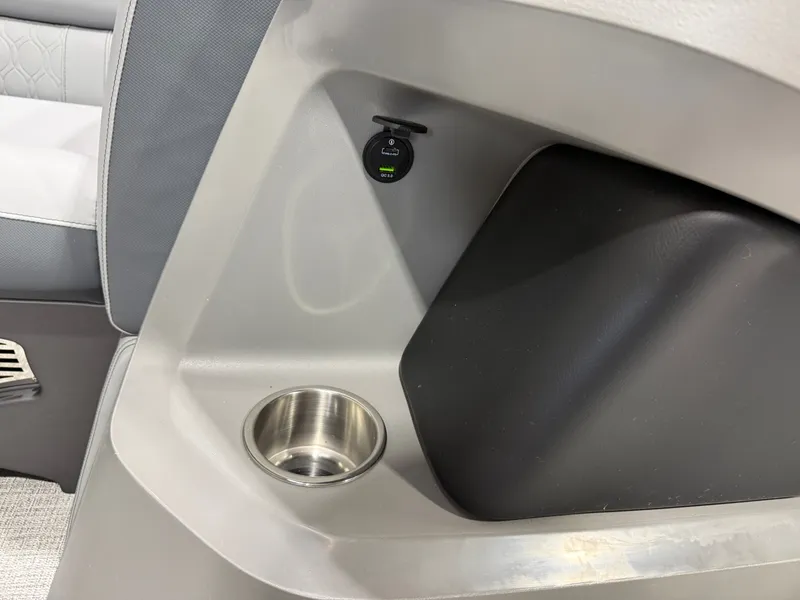 Slide: The Image of Tahoe LTZ 2385 Quad Lounge Shift SS & Honda 4-Stroke EFI 2026 - 28