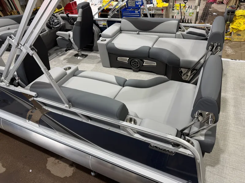 Slide: The Image of Tahoe LTZ 2385 Quad Lounge Shift SS & Honda 4-Stroke EFI 2026 - 4