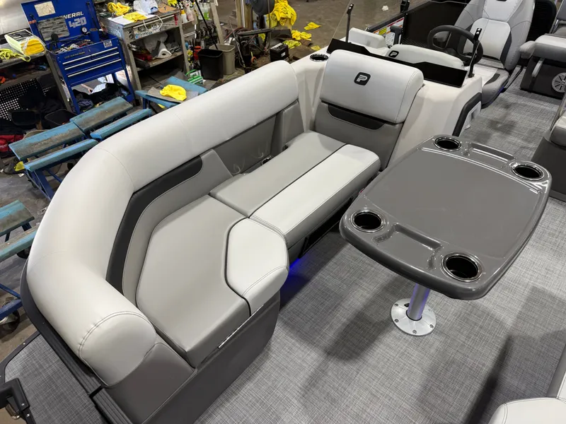 Slide: The Image of Princecraft Vectra 21 RL 2026 - 8