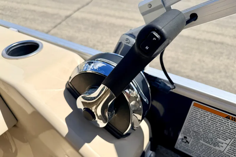 Slide: The Image of Throttle control of 2018 Sylvan 8522 Mirage Fish boat, featuring a sleek design. - 44