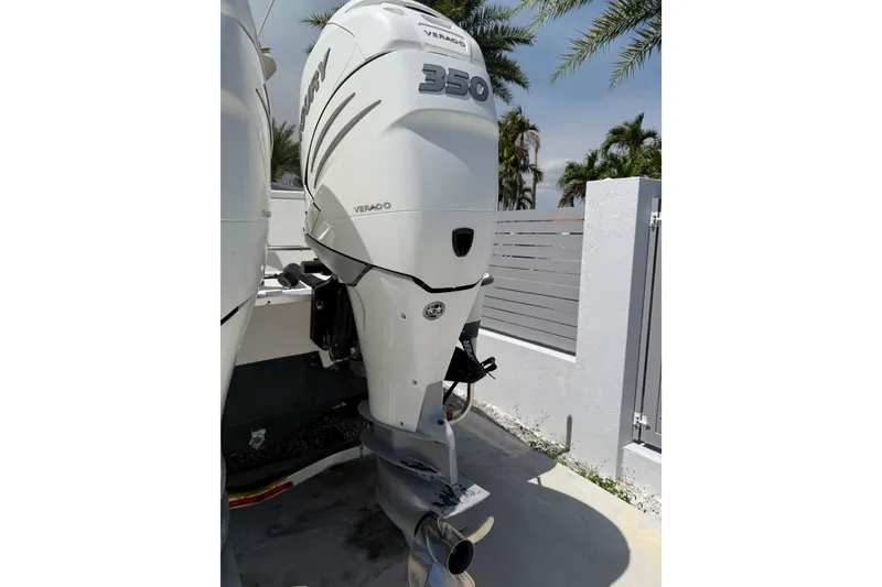 Slide: The Image of 2008 Hydra-Sports Vector 2900 CC with Mercury Verado 350 outboard engine. - 10