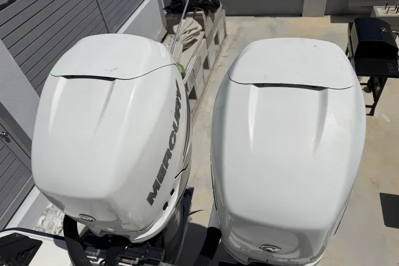 Slide: The Image of Twin Mercury outboard engines on a 2008 Hydra-Sports Vector 2900 CC boat. - 13