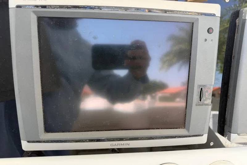 Slide: The Image of Garmin GPS display on 2008 Hydra-Sports Vector 2900 CC boat dashboard. - 22