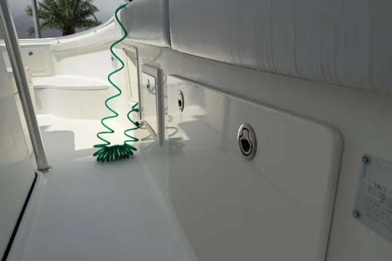 Slide: The Image of 2008 Hydra-Sports Vector 2900 CC boat interior with coiled green hose and seating. - 26
