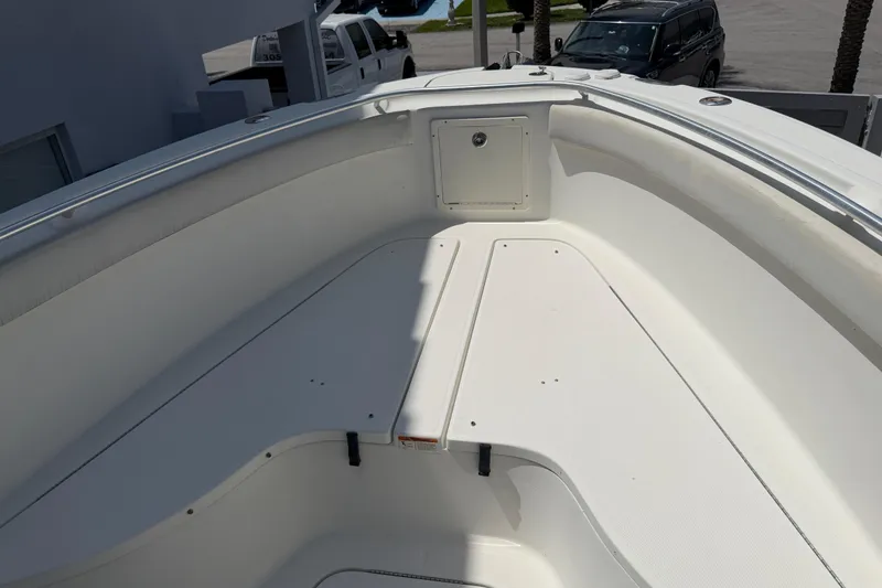 Slide: The Image of 2008 Hydra-Sports Vector 2900 CC boat deck, featuring spacious seating and storage. - 29