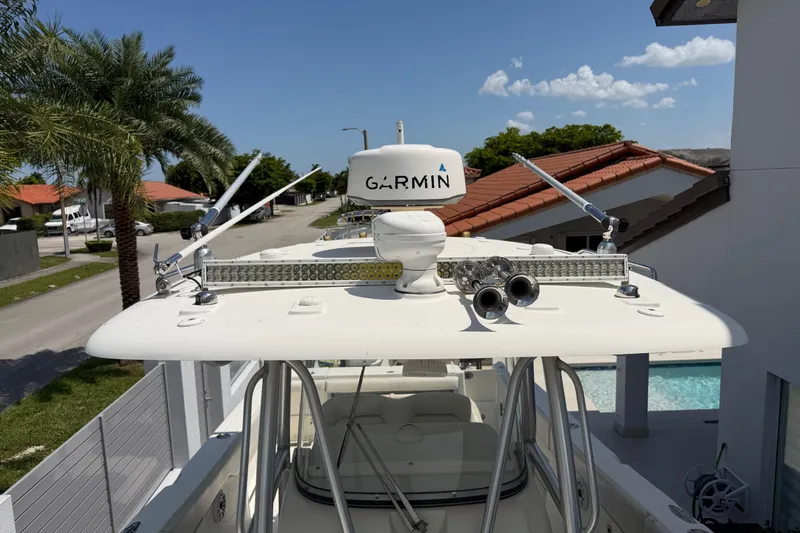 Slide: The Image of 2008 Hydra-Sports Vector 2900 CC boat with Garmin radar and antennas on the roof. - 30