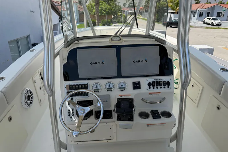 Slide: The Image of 2008 Hydra-Sports Vector 2900 CC boat console with Garmin navigation system and controls. - 34
