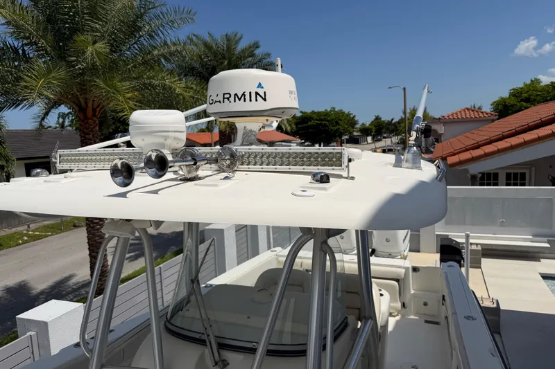 Slide: The Image of 2008 Hydra-Sports Vector 2900 CC boat with Garmin radar and LED lights. - 35