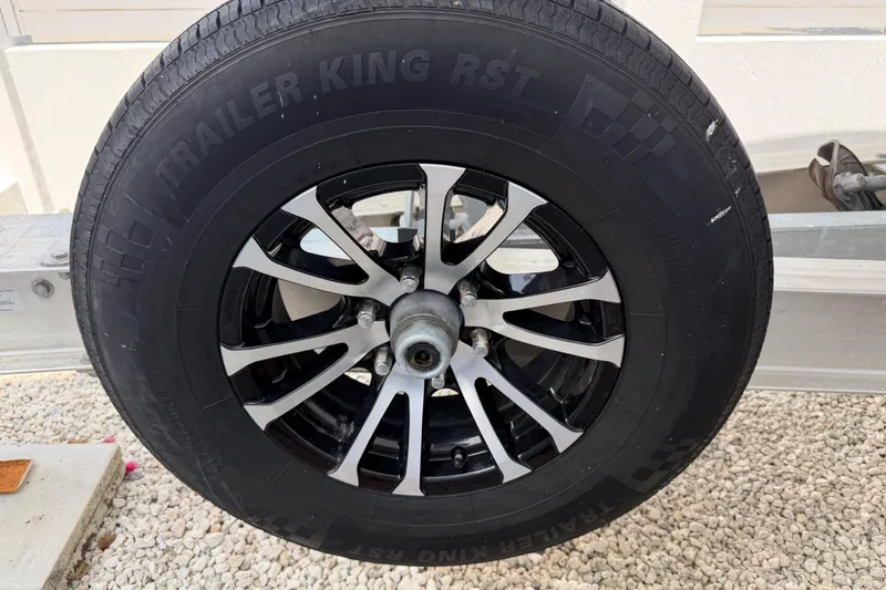 Slide: The Image of Trailer King RST tire on a Hydra-Sports Vector 2900 CC, 2008 model. - 37