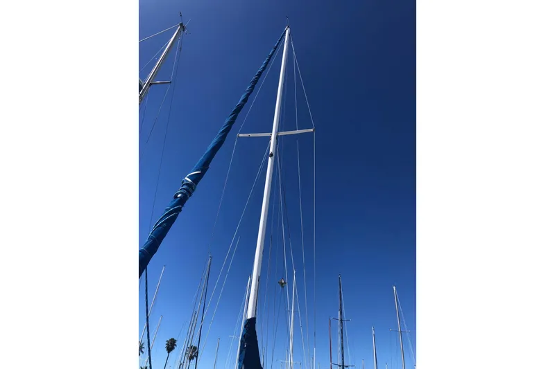 Slide: The Image of Tall mast of a 1994 Catalina 36 MkII sailboat against a clear blue sky. - 16