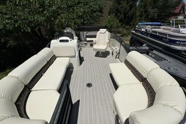 Slide: The Image of 2022 Lexington 623 boat interior with spacious seating and modern design. - 5