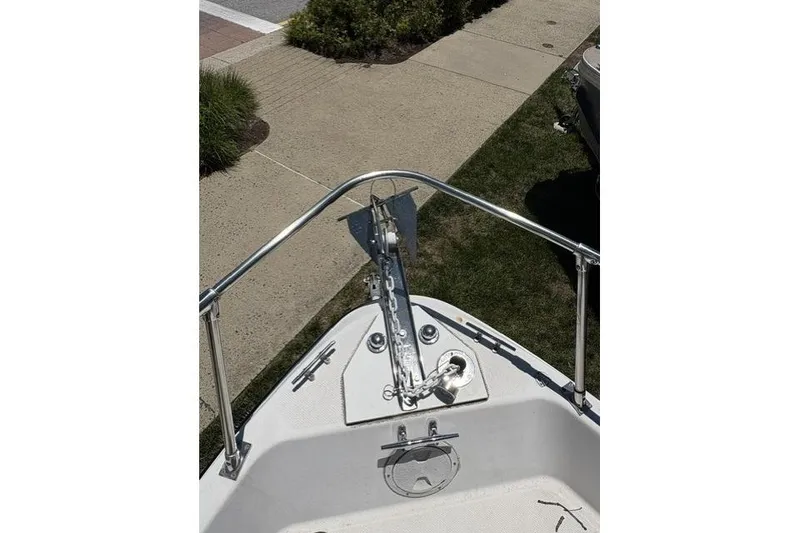 Slide: The Image of Bow view of a 2006 Trophy 1802 Walkaround boat with anchor and railing. - 9
