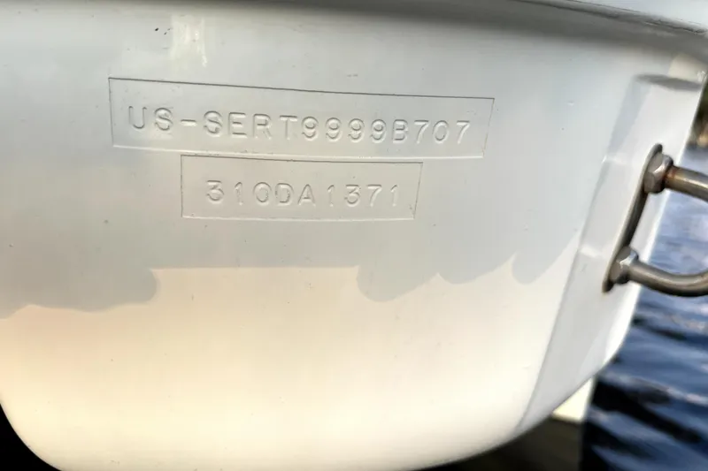 Slide: The Image of Hull identification number on 2007 Sea Ray Sundancer 310 boat. - 22