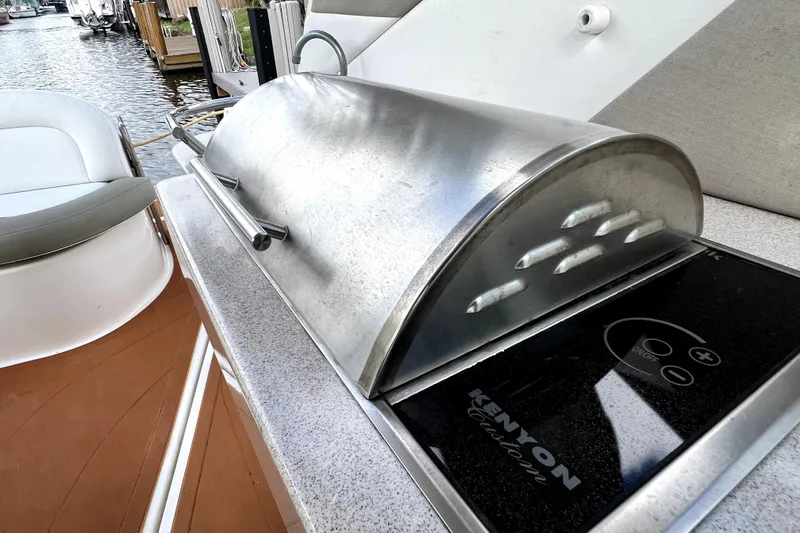 Slide: The Image of Outdoor grill on 2007 Sea Ray Sundancer 310 yacht, featuring Kenyon Custom cooktop. - 53