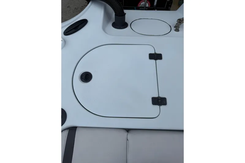 Slide: The Image of 2017 Yellowfin 24 Bay CE boat hatch with hinges and handle. - 93