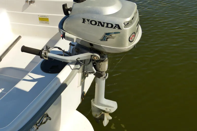 Slide: The Image of Honda outboard motor on a 1995 Sea Ray Sundancer 370 boat. - 28