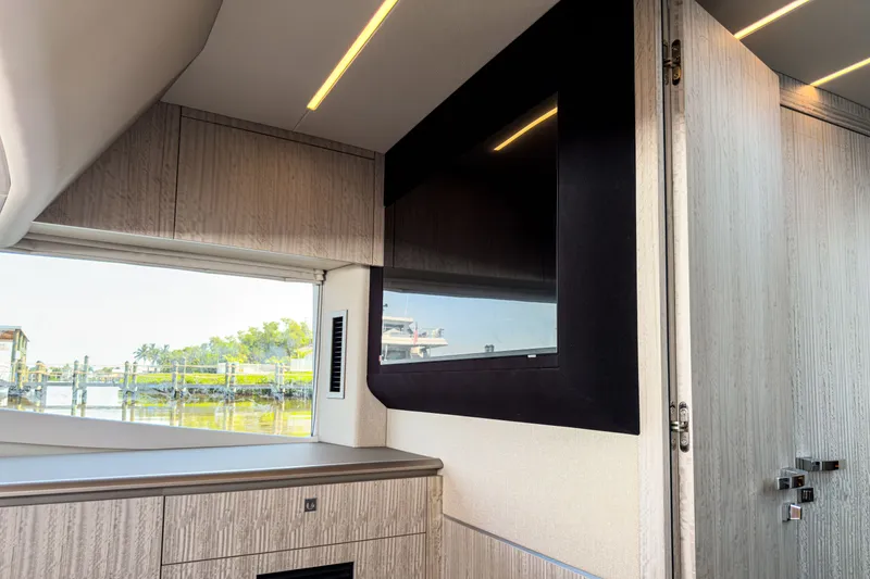 Slide: The Image of Galeon 435 GTO 2026 - 26