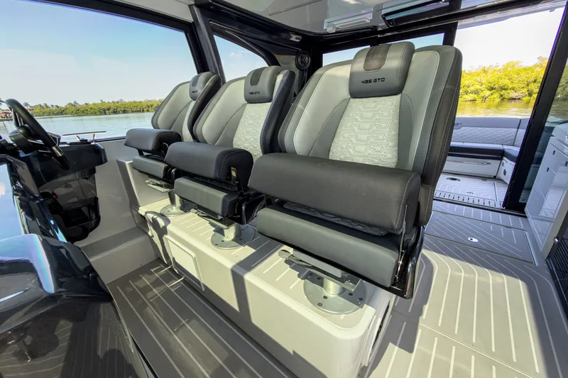 Slide: The Image of Galeon 435 GTO 2026 - 13