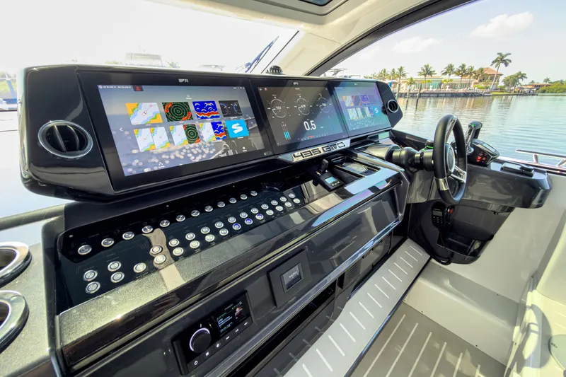 Slide: The Image of Galeon 435 GTO 2026 - 14