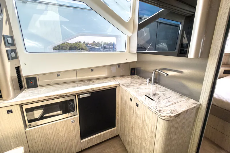 Slide: The Image of Galeon 435 GTO 2026 - 20