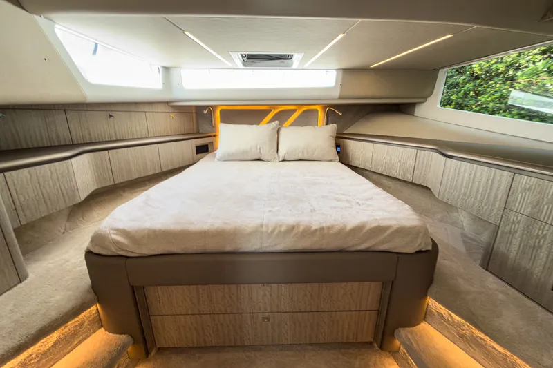 Slide: The Image of Galeon 435 GTO 2026 - 24