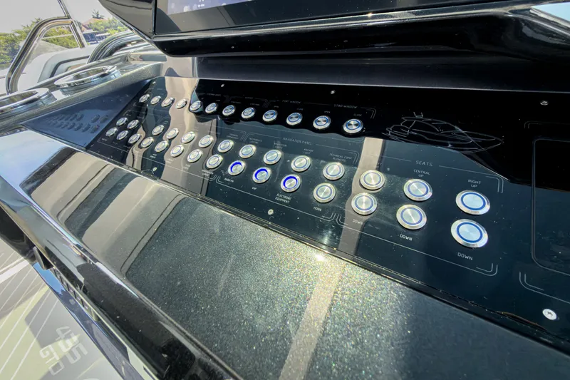 Slide: The Image of Galeon 435 GTO 2026 - 18