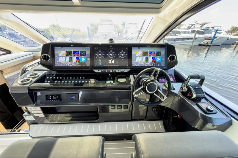 Slide: The Image of Galeon 435 GTO 2026 - 15