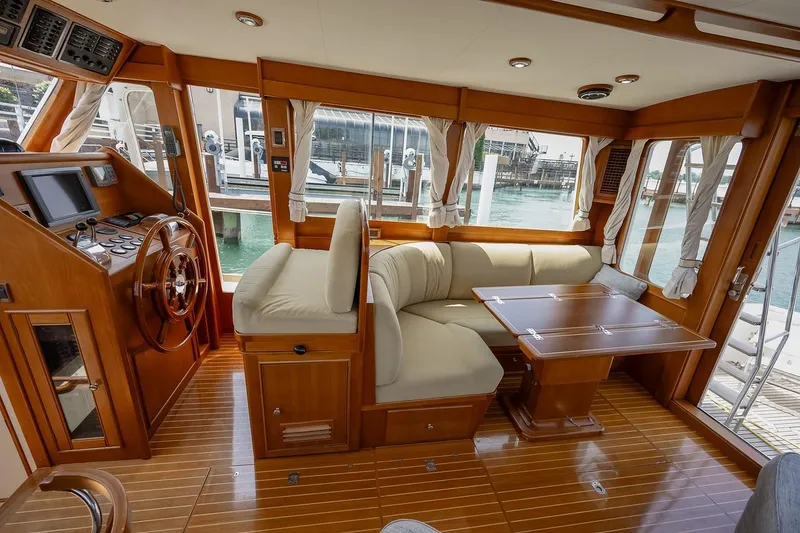 Slide: The Image of Lower helm, side door and convertible dinette to stbd - 9