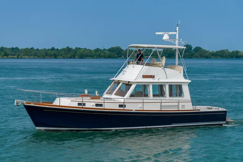 Slide: The Image of Exterior including hull sides in excellent condition - 3