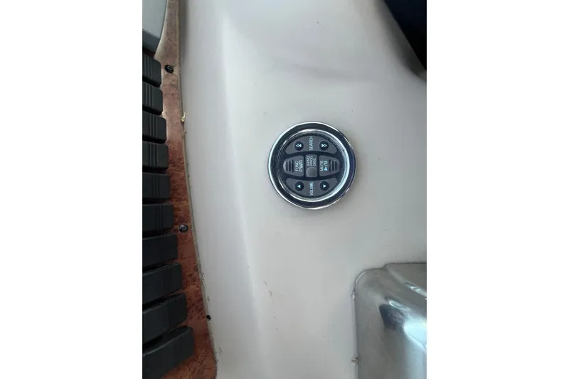 Slide: The Image of Control panel on 2001 Sea Ray 340 Sundancer boat dashboard. - 17