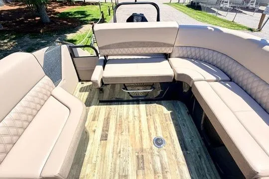 Slide: The Image of Luxurious 2020 Crest Savannah 250 SLS pontoon boat with spacious seating and elegant flooring. - 10