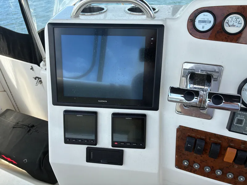 Slide: The Image of The image shows the helm of a 2001 Silverton 392 Motor Yacht with navigation equipment. - 39